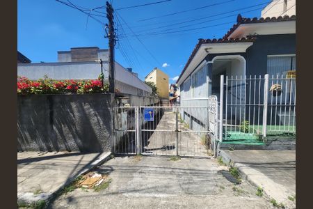 Casa para alugar com 60m², 2 quartos e 1 vaga Casa para alugar com 60m², 2 quartos e 1 vagaFachada