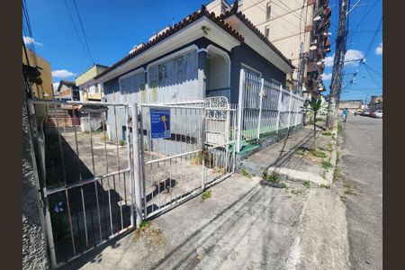 Casa para alugar com 60m², 2 quartos e 1 vaga Casa para alugar com 60m², 2 quartos e 1 vagaFachada