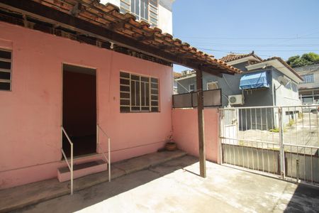 Casa para alugar com 60m², 2 quartos e 1 vaga Casa para alugar com 60m², 2 quartos e 1 vagaQuintal