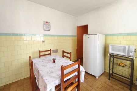 Casa à venda com 330m², 2 quartos e NaN vagas Casa à venda com 330m², 2 quartos e NaN vagasCozinha