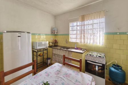 Casa à venda com 330m², 2 quartos e NaN vagas Casa à venda com 330m², 2 quartos e NaN vagasCozinha