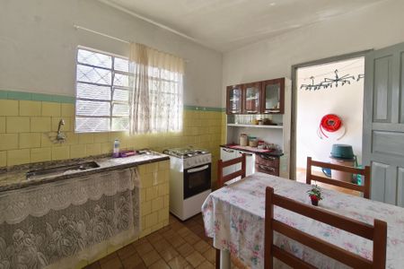 Casa à venda com 330m², 2 quartos e NaN vagas Casa à venda com 330m², 2 quartos e NaN vagasCozinha