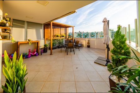 Apartamento à venda com 150m², 3 quartos e 3 vagasCobertura