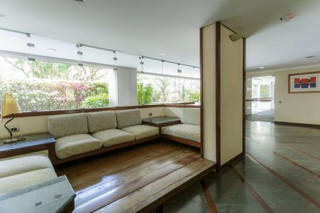 Apartamento para alugar com 213m², 3 quartos e 2 vagasHall social