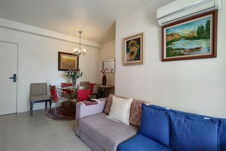 Apartamento à venda com 110m², 3 quartos e 2 vagas Apartamento à venda com 110m², 3 quartos e 2 vagasSala