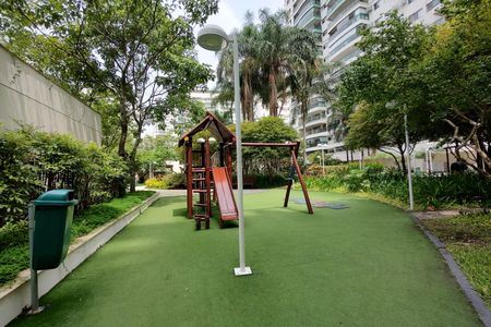Apartamento à venda com 110m², 3 quartos e 2 vagas Apartamento à venda com 110m², 3 quartos e 2 vagasÁrea comum - Playground