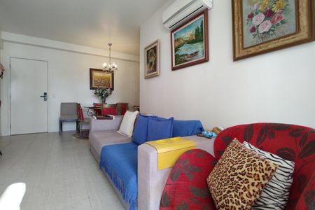 Apartamento à venda com 110m², 3 quartos e 2 vagas Apartamento à venda com 110m², 3 quartos e 2 vagasSala