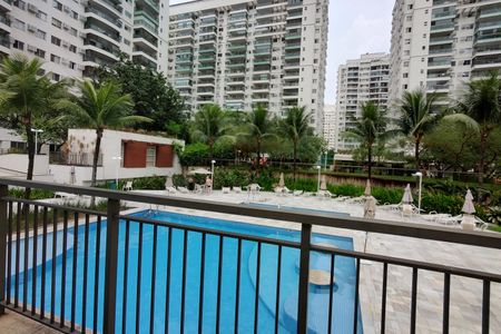 Apartamento à venda com 110m², 3 quartos e 2 vagas Apartamento à venda com 110m², 3 quartos e 2 vagasÁrea comum - Piscina