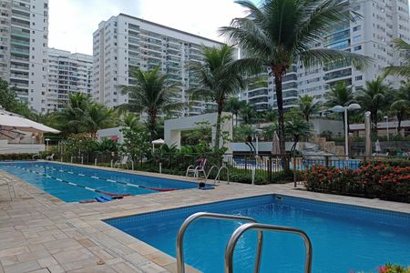 Apartamento à venda com 110m², 3 quartos e 2 vagas Apartamento à venda com 110m², 3 quartos e 2 vagasÁrea comum - Piscina