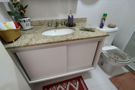 Apartamento à venda com 110m², 3 quartos e 2 vagas Apartamento à venda com 110m², 3 quartos e 2 vagasBanheiro Social