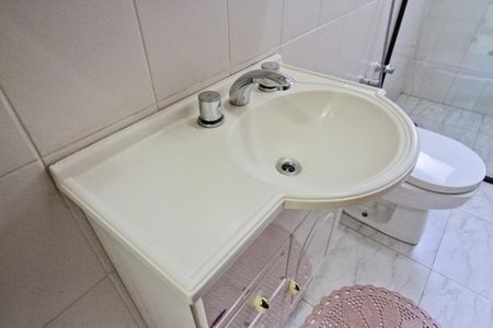 Casa à venda com 610m², 5 quartos e 10 vagasBanheiro de Serviço