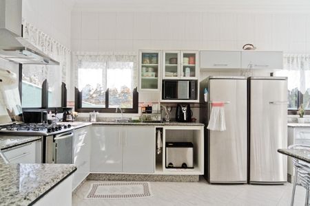 Casa à venda com 610m², 5 quartos e 10 vagasCozinha