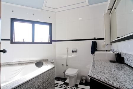 Casa à venda com 610m², 5 quartos e 10 vagasBanheiro da Suíte 1