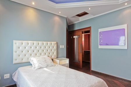 Casa à venda com 610m², 5 quartos e 10 vagasSuíte 3