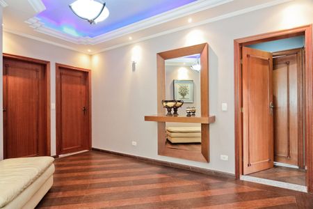 Casa à venda com 610m², 5 quartos e 10 vagasCorredor