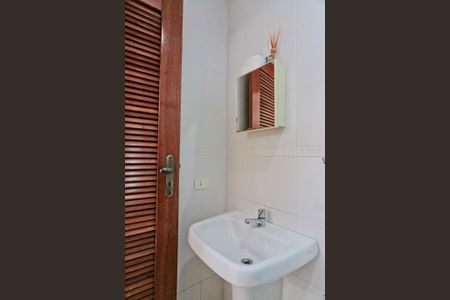 Casa à venda com 610m², 5 quartos e 10 vagasÁrea externa - banheiro