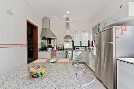Casa à venda com 610m², 5 quartos e 10 vagasCozinha