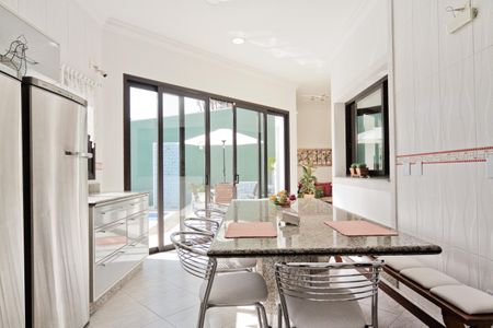 Casa à venda com 610m², 5 quartos e 10 vagasCozinha