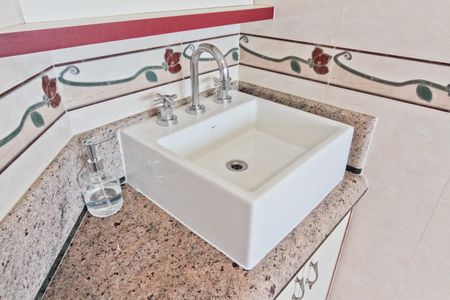 Casa à venda com 610m², 5 quartos e 10 vagasBanheiro da Suíte 4