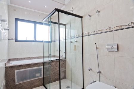 Casa à venda com 610m², 5 quartos e 10 vagasBanheiro da Suíte 3