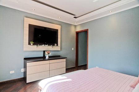 Casa à venda com 610m², 5 quartos e 10 vagasSuíte 2