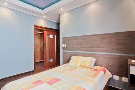 Casa à venda com 610m², 5 quartos e 10 vagasSuíte 4