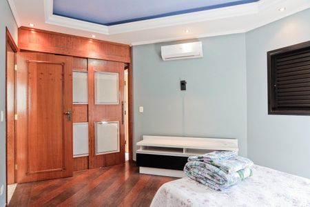 Casa à venda com 610m², 5 quartos e 10 vagasSuíte 1