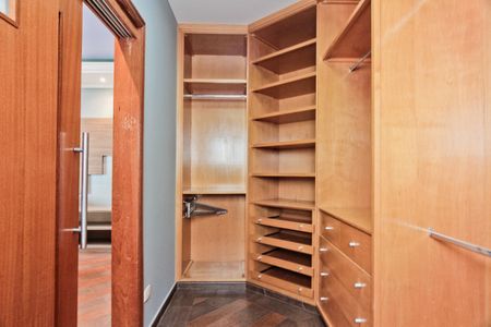 Casa à venda com 610m², 5 quartos e 10 vagasSuíte 4