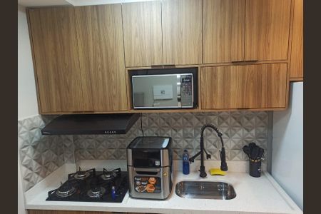 Cozinha de kitnet/studio para alugar com 1 quarto, 27m² em Parque Industrial Tomas Edson, São Paulo