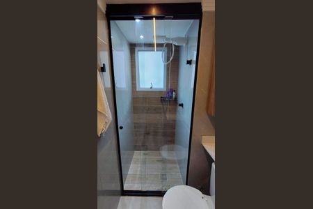 Banheiro de kitnet/studio para alugar com 1 quarto, 27m² em Parque Industrial Tomas Edson, São Paulo