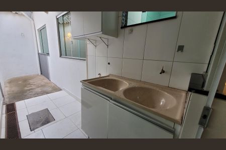 Casa para alugar com 80m², 2 quartos e 1 vagaÁrea de Serviço