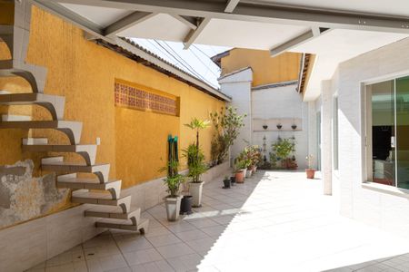 Casa à venda com 385m², 4 quartos e 6 vagas Casa à venda com 385m², 4 quartos e 6 vagasGaragem