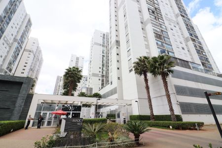 Apartamento à venda com 70m², 3 quartos e 2 vagasFachada e portaria