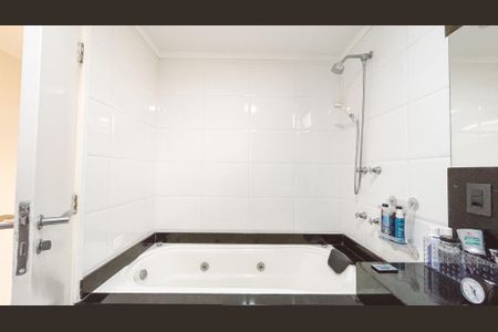 Apartamento à venda com 197m², 4 quartos e 3 vagasBanheiro da Suíte