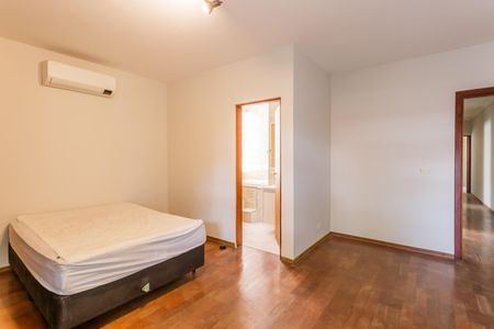 Casa à venda com 144m², 3 quartos e 3 vagasSuíte