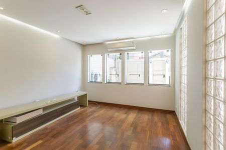 Casa à venda com 144m², 3 quartos e 3 vagasSala