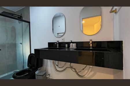 Casa de condomínio para alugar com 220m², 3 quartos e 2 vagas Casa de condomínio para alugar com 220m², 3 quartos e 2 vagasBanheiro da Suíte