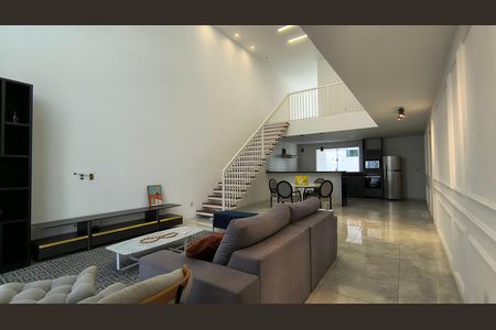 Casa de condomínio para alugar com 220m², 3 quartos e 2 vagas Casa de condomínio para alugar com 220m², 3 quartos e 2 vagasSala