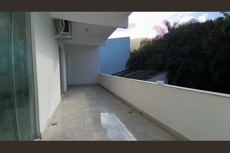 Casa de condomínio para alugar com 220m², 3 quartos e 2 vagas Casa de condomínio para alugar com 220m², 3 quartos e 2 vagasSacada do Hall