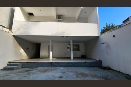 Casa de condomínio para alugar com 220m², 3 quartos e 2 vagas Casa de condomínio para alugar com 220m², 3 quartos e 2 vagasQuintal