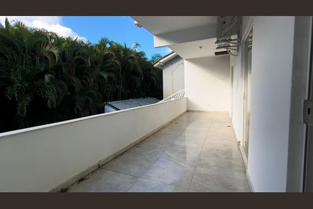 Casa de condomínio para alugar com 220m², 3 quartos e 2 vagas Casa de condomínio para alugar com 220m², 3 quartos e 2 vagasSacada do Hall