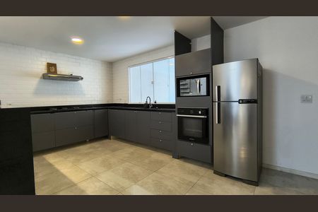 Casa de condomínio para alugar com 220m², 3 quartos e 2 vagas Casa de condomínio para alugar com 220m², 3 quartos e 2 vagasCozinha