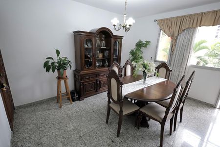 Apartamento à venda com 140m², 4 quartos e 2 vagasSala de Jantar