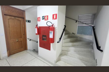 Apartamento para alugar com 66m², 2 quartos e 1 vaga Apartamento para alugar com 66m², 2 quartos e 1 vagaEscada