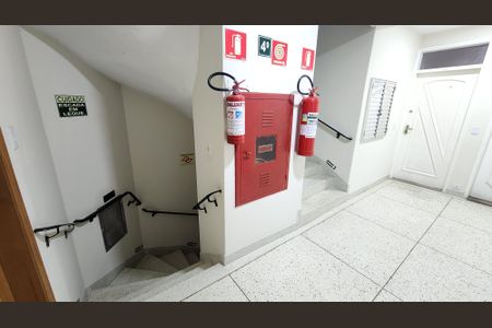 Apartamento para alugar com 66m², 2 quartos e 1 vaga Apartamento para alugar com 66m², 2 quartos e 1 vagaEscada