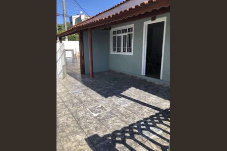 Casa à venda com 160m², 3 quartos e 4 vagas Casa à venda com 160m², 3 quartos e 4 vagasÁrea Externa