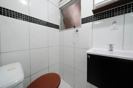 Banheiro de casa para alugar com 1 quarto, 28m² em Vila Buenos Aires, São Paulo