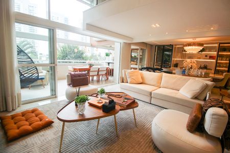 Sala de apartamento à venda com 3 quartos, 246m² em Vila Suzana, São Paulo