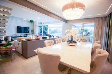 Sala de apartamento à venda com 3 quartos, 246m² em Vila Suzana, São Paulo