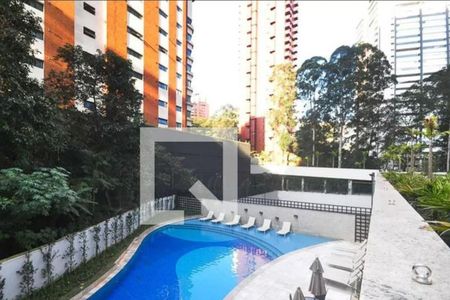 Apartamento à venda com 246m², 3 quartos e 4 vagas Apartamento à venda com 246m², 3 quartos e 4 vagasÁrea comum - Piscina